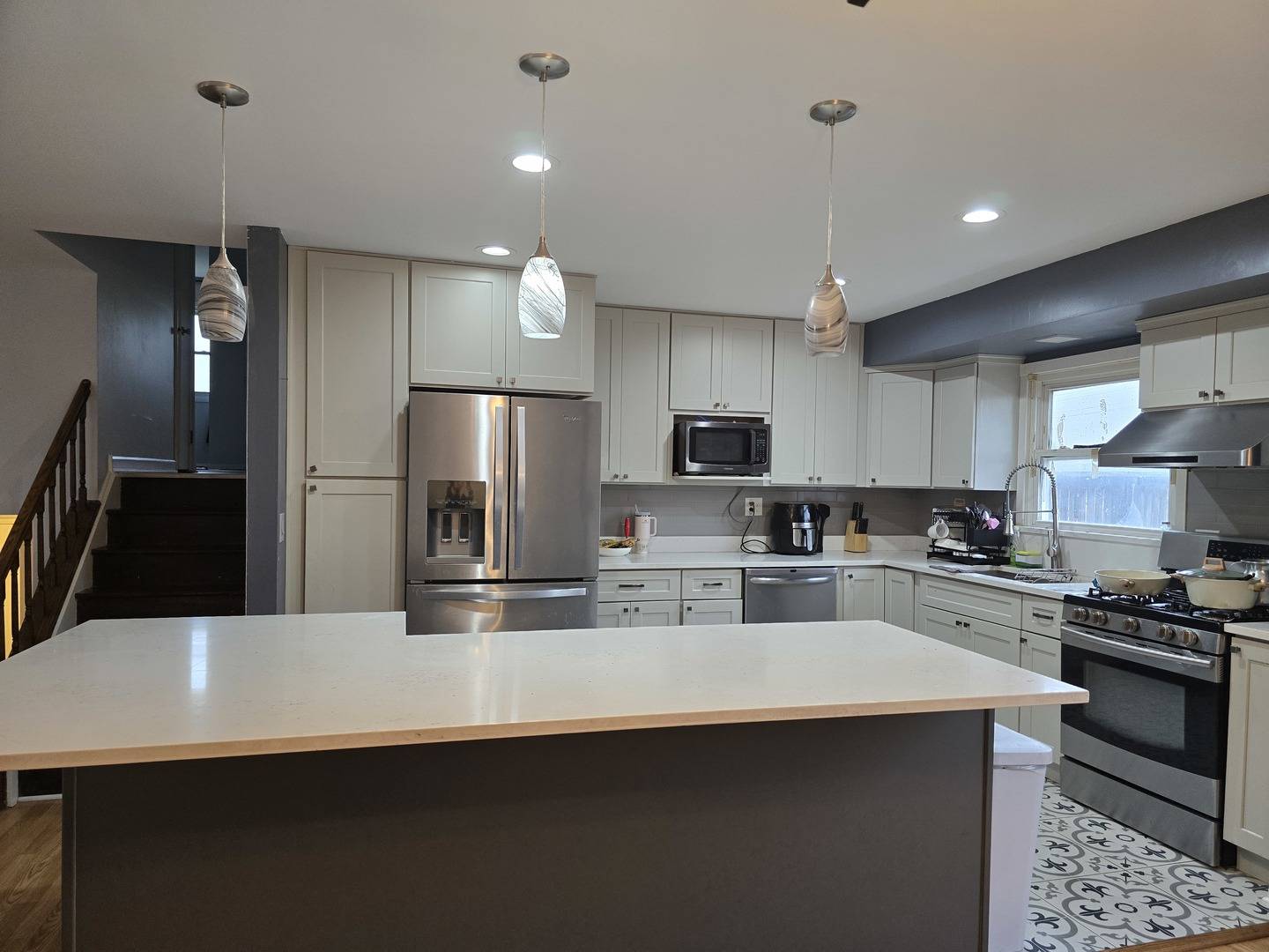 1469 William Clifford LN, Elk Grove Village, IL 60007