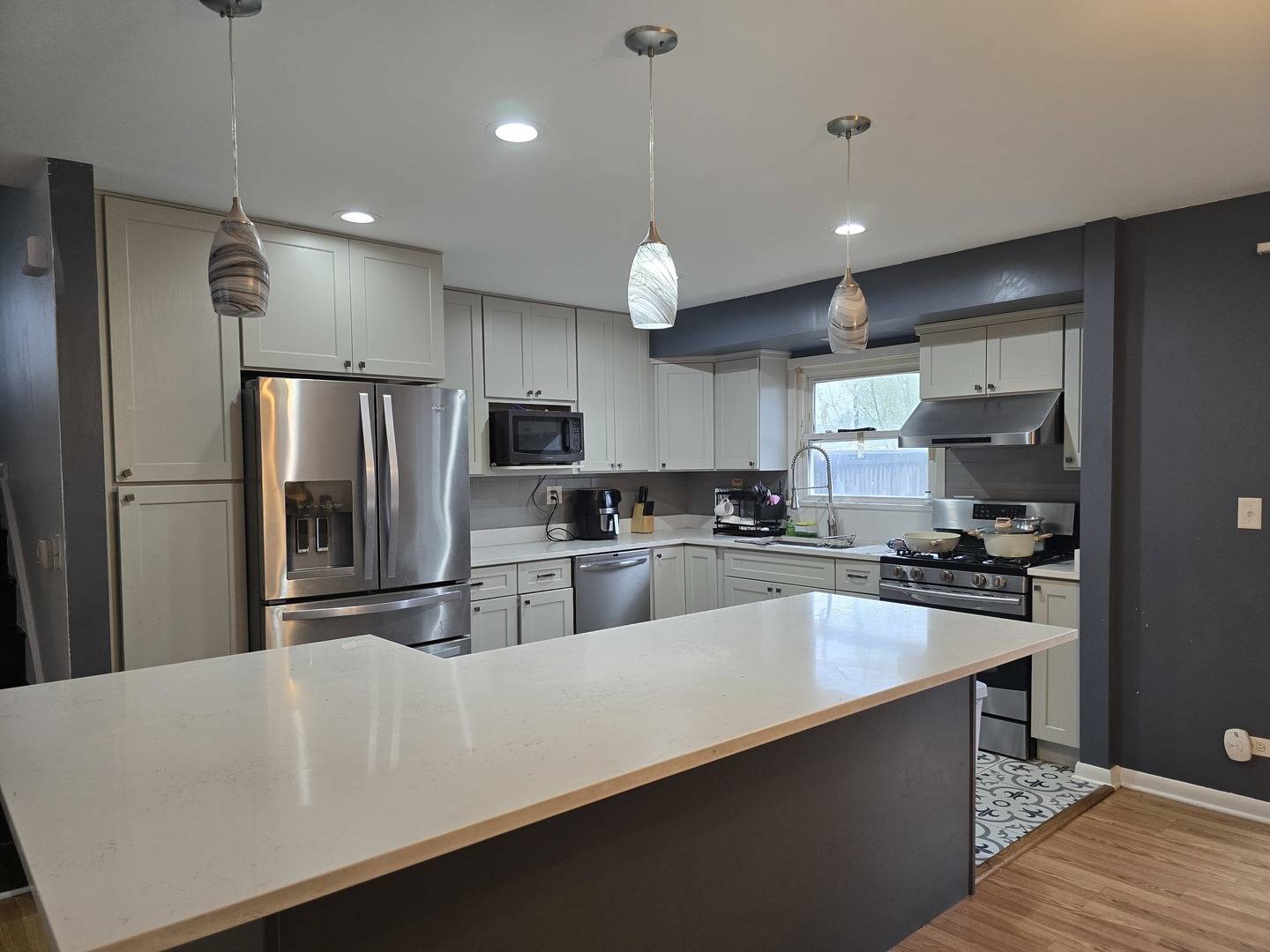 1469 William Clifford LN, Elk Grove Village, IL 60007