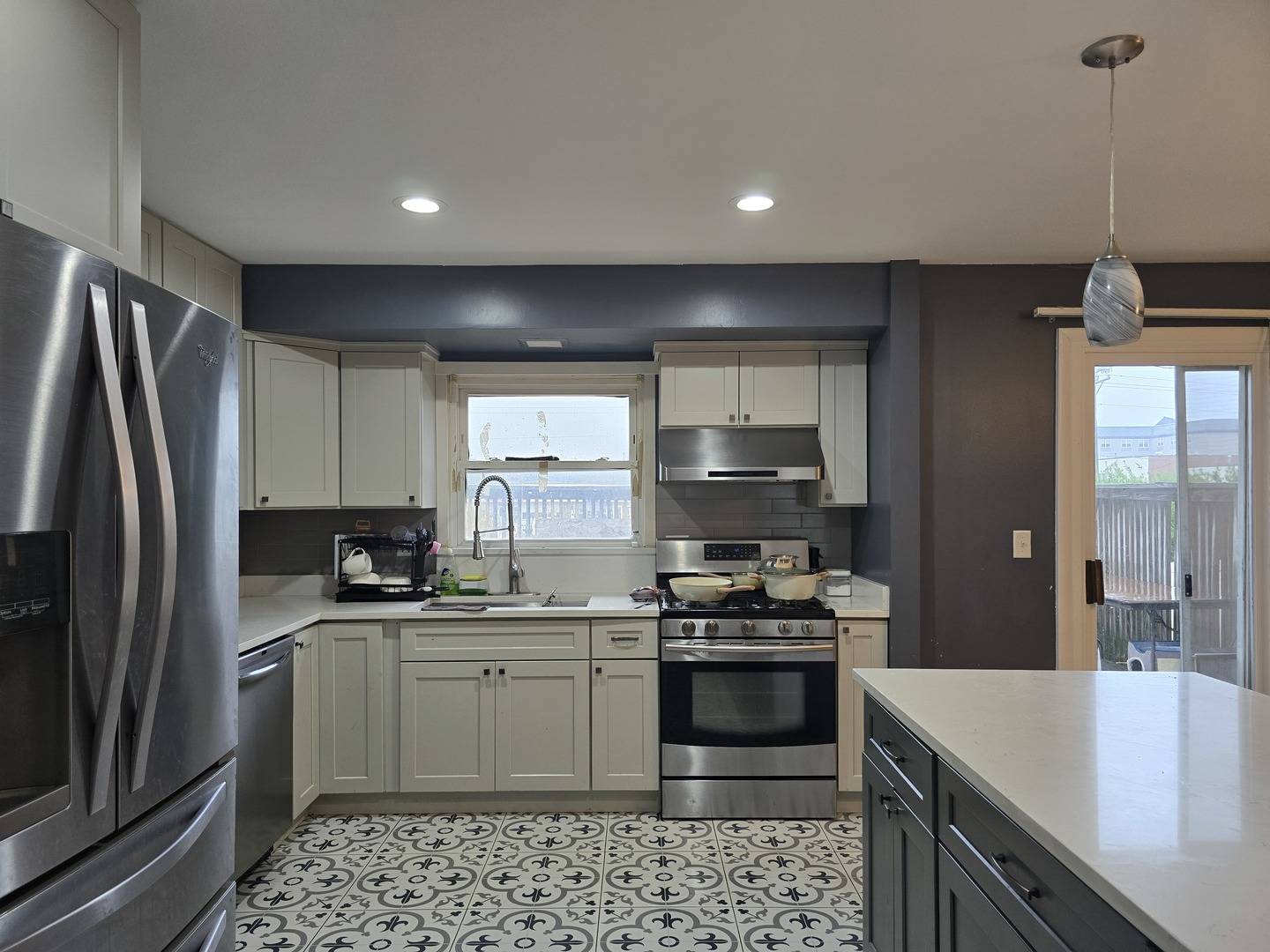1469 William Clifford LN, Elk Grove Village, IL 60007