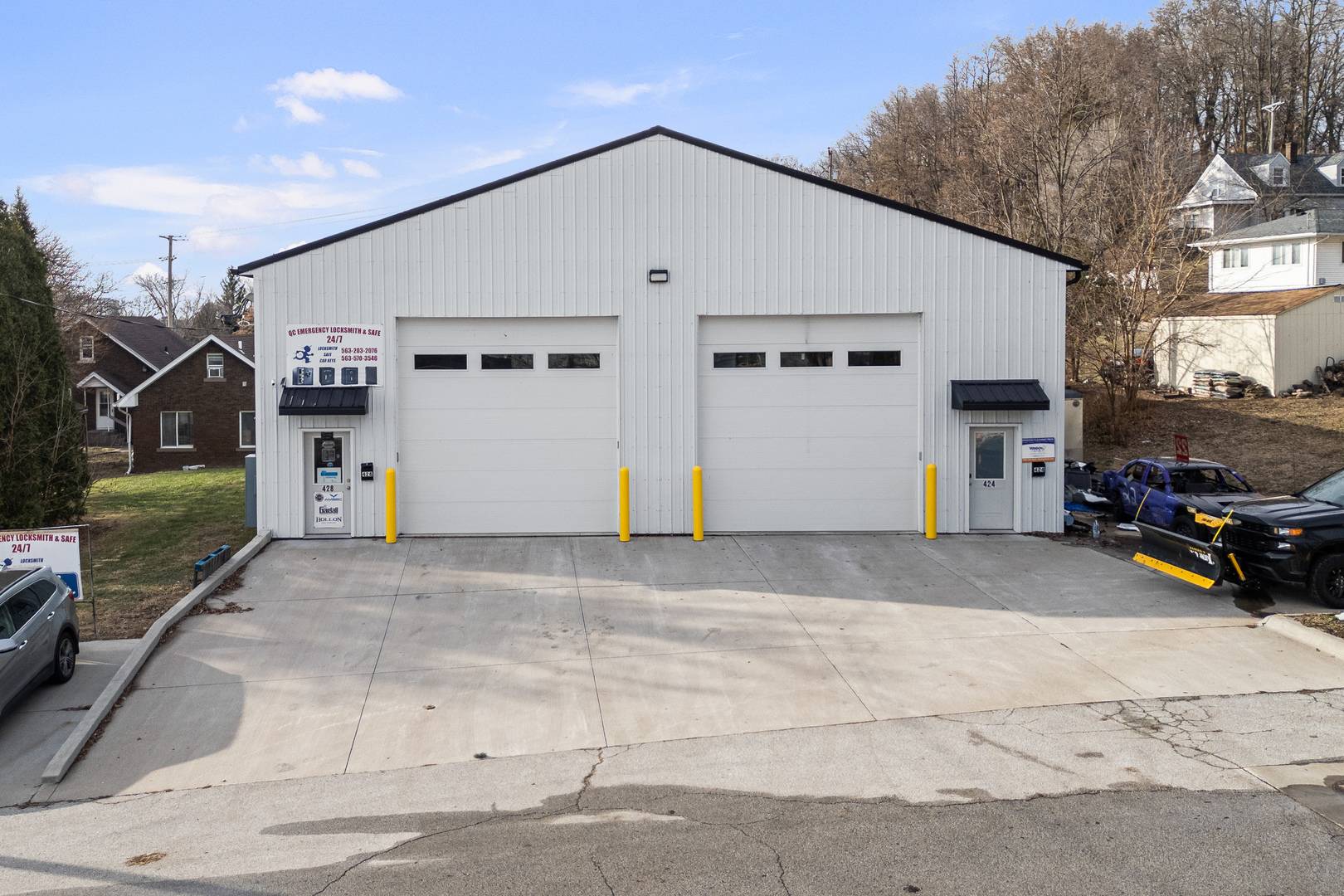 425 and 428 1/2 28th ST, Bettendorf, IA 52722