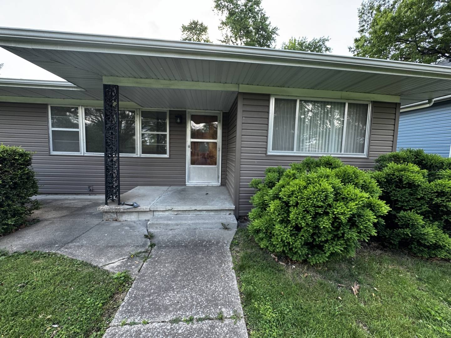 803 S Madison ST, Duquoin, IL 62832