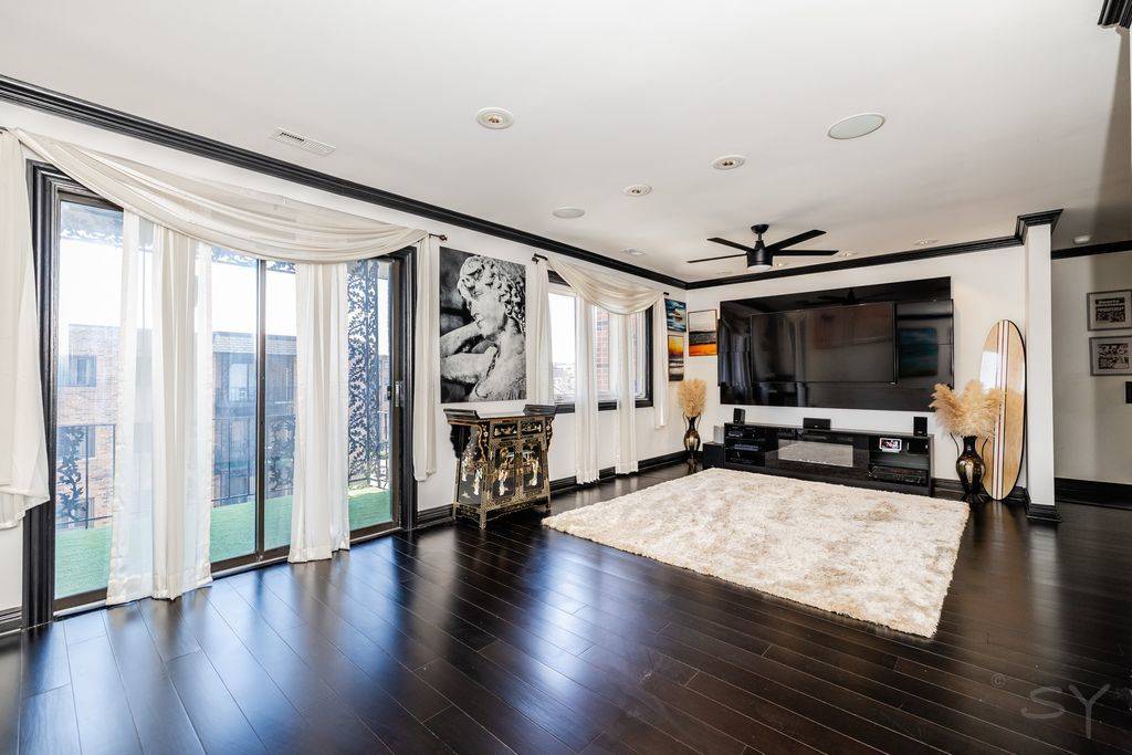 9375 Landings LN #502, Des Plaines, IL 60016