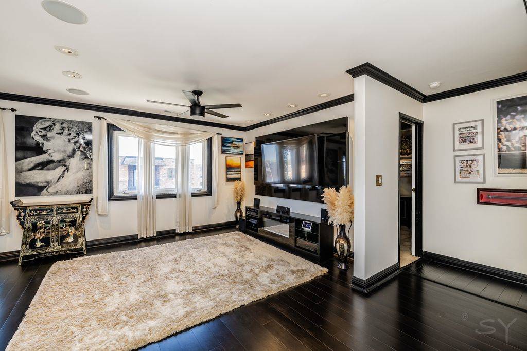 9375 Landings LN #502, Des Plaines, IL 60016