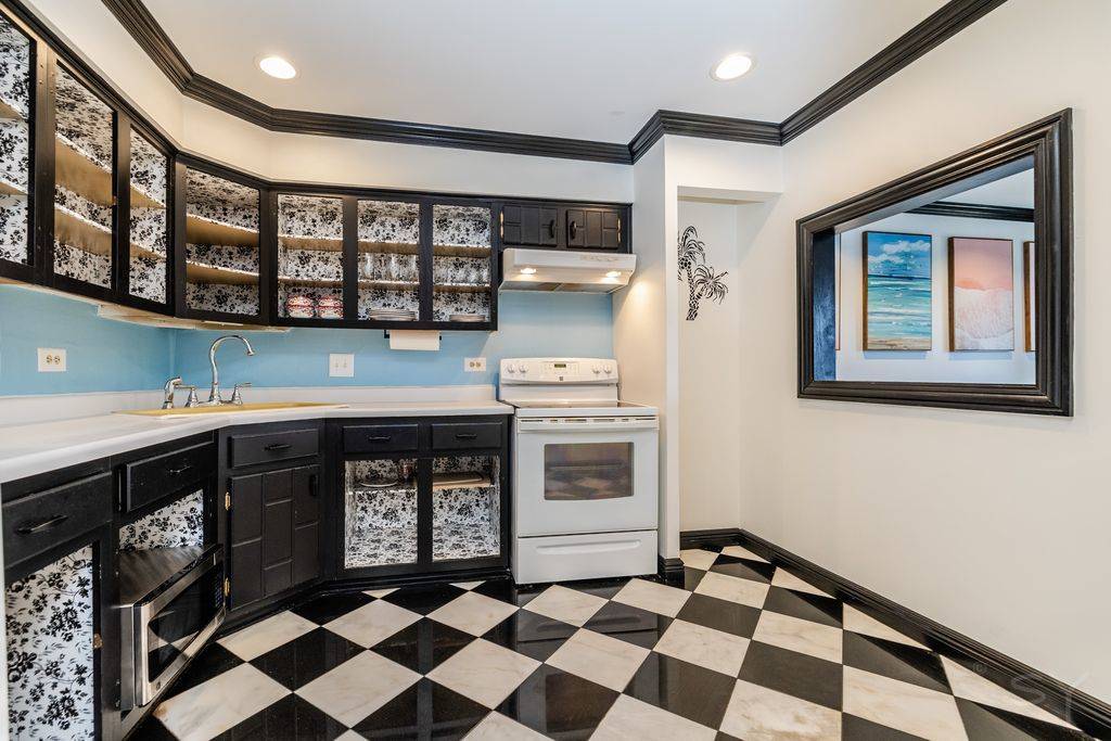9375 Landings LN #502, Des Plaines, IL 60016