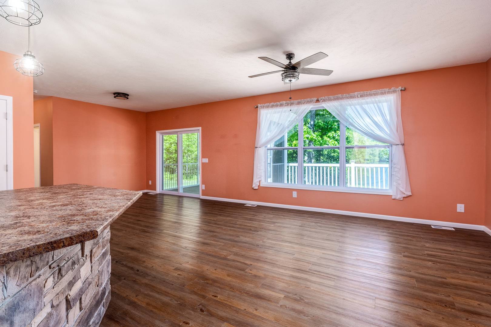 18562 E Hill ST, Mt Vernon, IL 62864