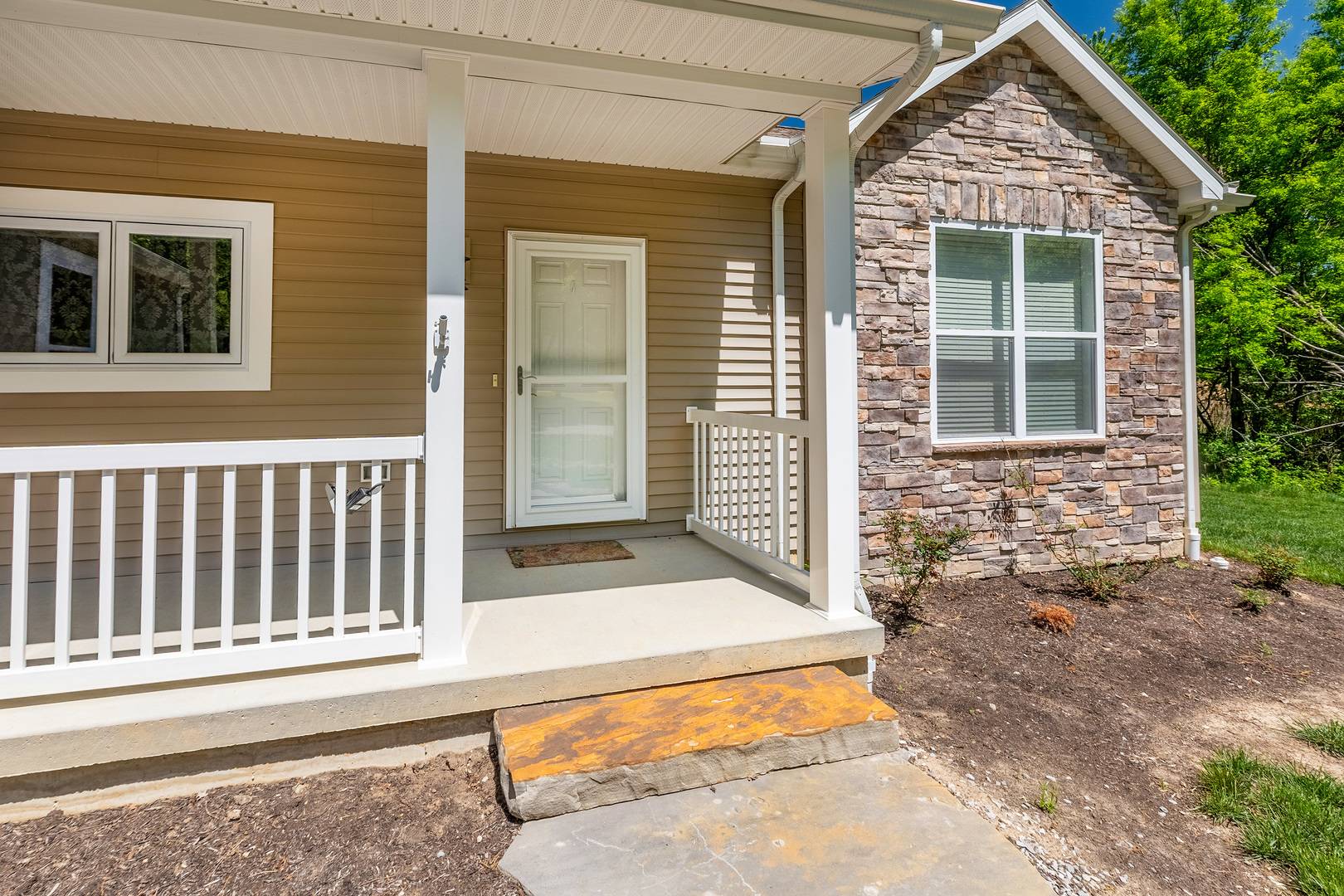 18562 E Hill ST, Mt Vernon, IL 62864