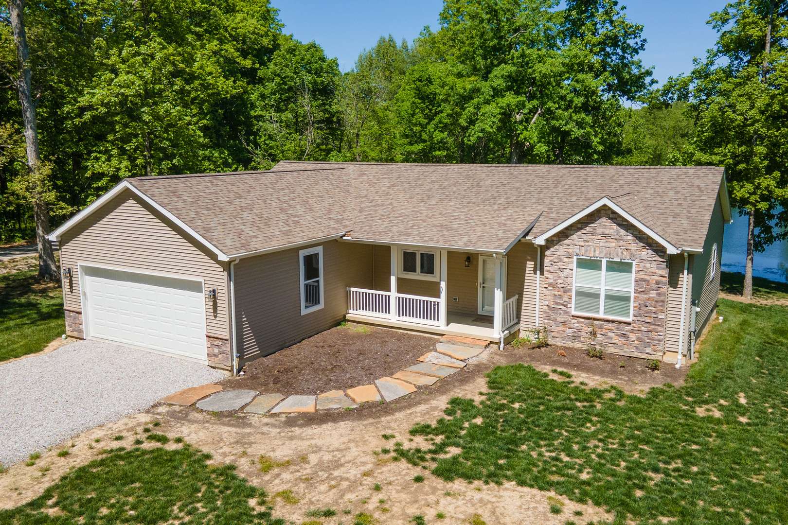 18562 E Hill ST, Mt Vernon, IL 62864
