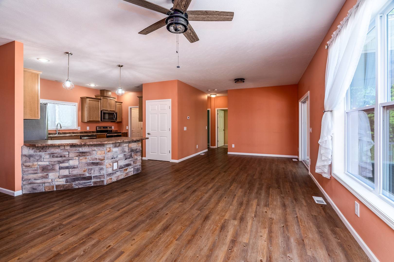 18562 E Hill ST, Mt Vernon, IL 62864