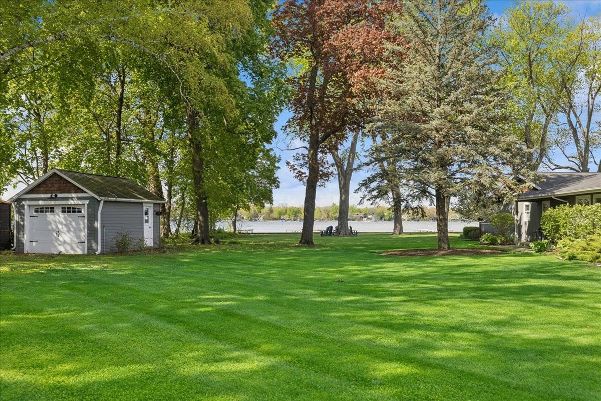 649 Woodland DR, Crystal Lake, IL 60014