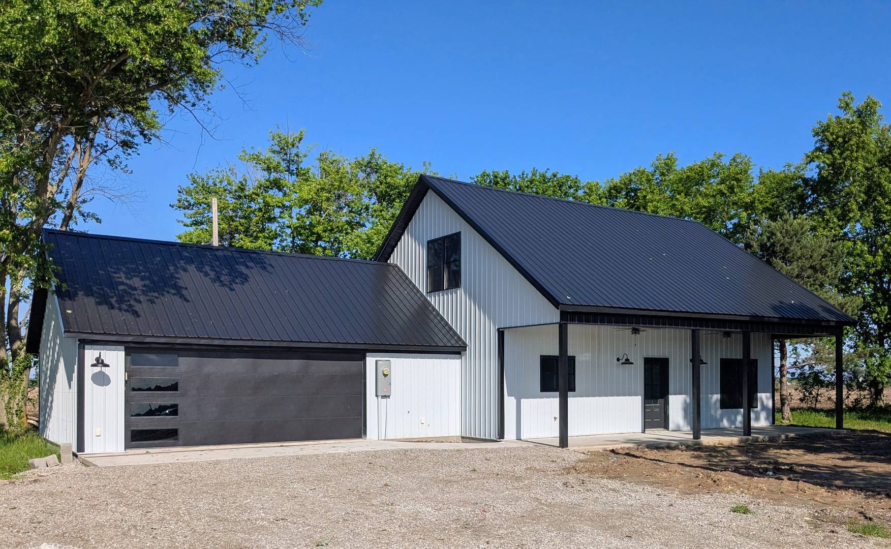 521 Dewolf ST, Odin, IL 62870