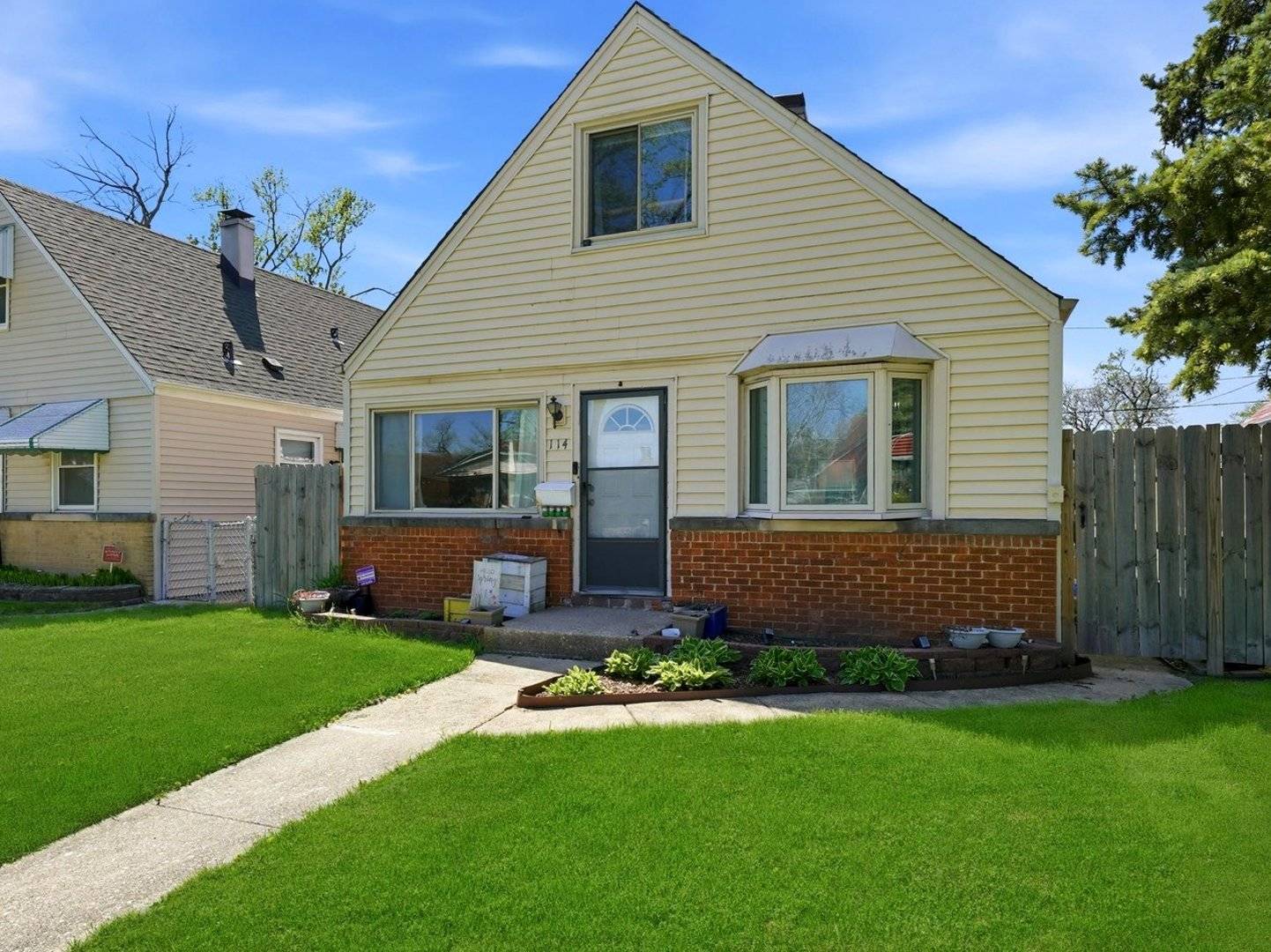 114 Geneva AVE, Bellwood, IL 60104
