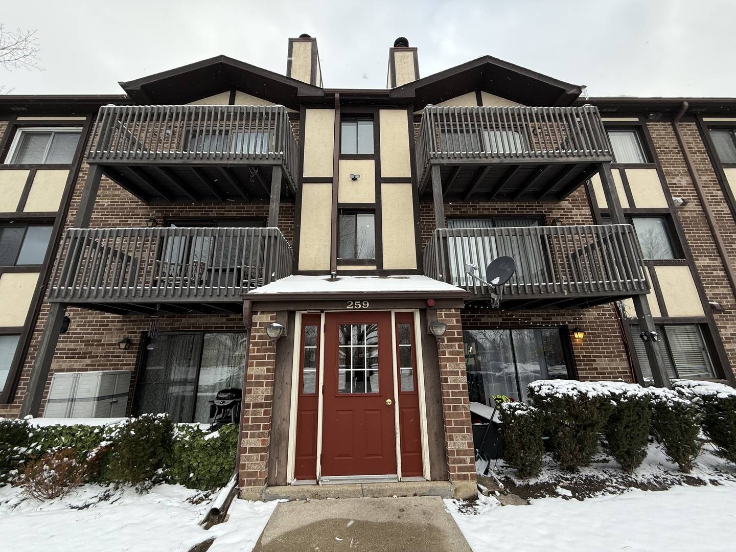 259 Stoneybrook LN #2B, Bloomingdale, IL 60108