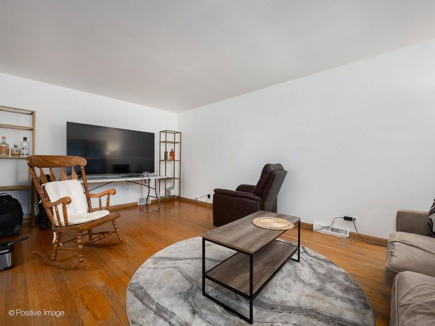 2630 W Estes AVE, Chicago, IL 60645