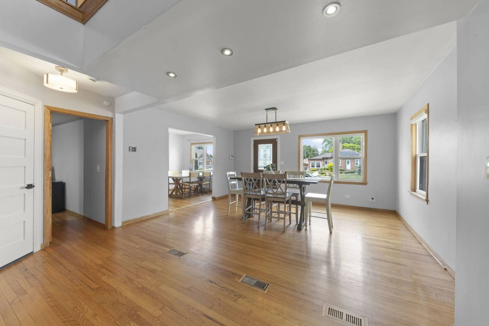 3037 Ernst ST, Franklin Park, IL 60131