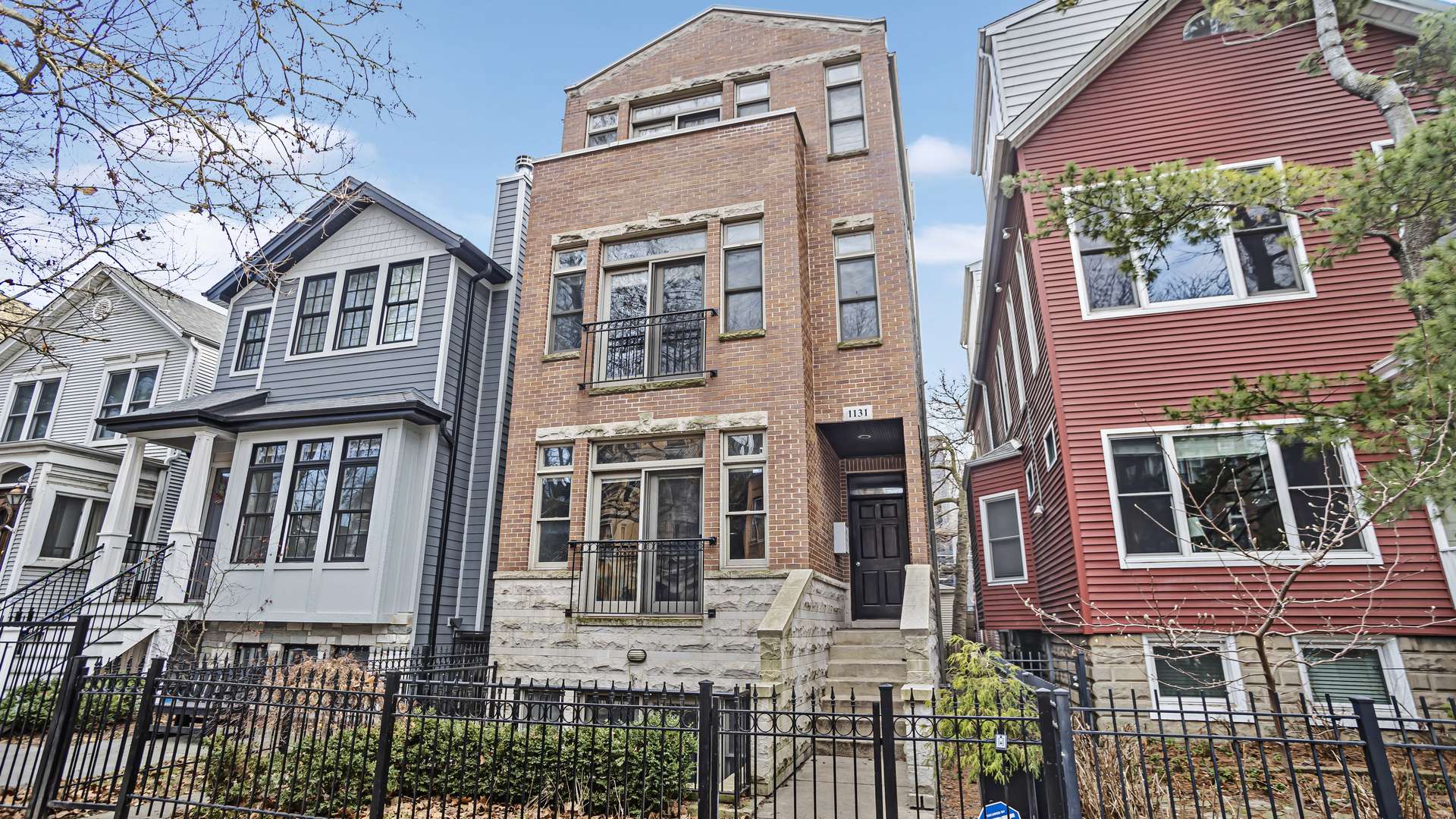 1131 W WOLFRAM ST #2, Chicago, IL 60657
