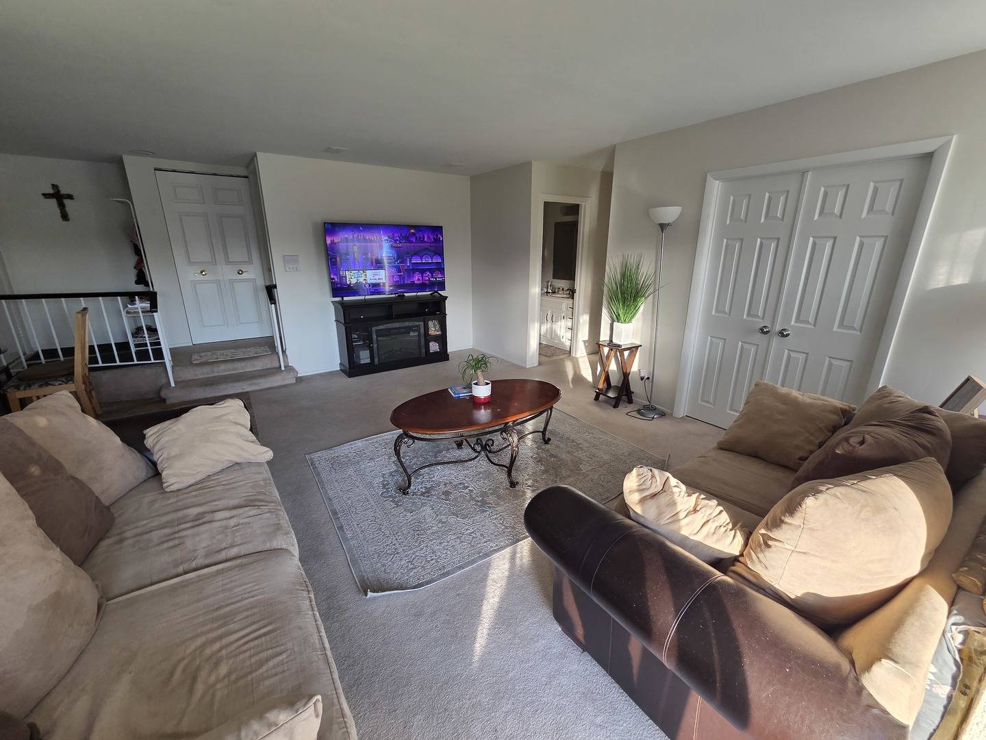 390 Springlake LN #B, Aurora, IL 60504