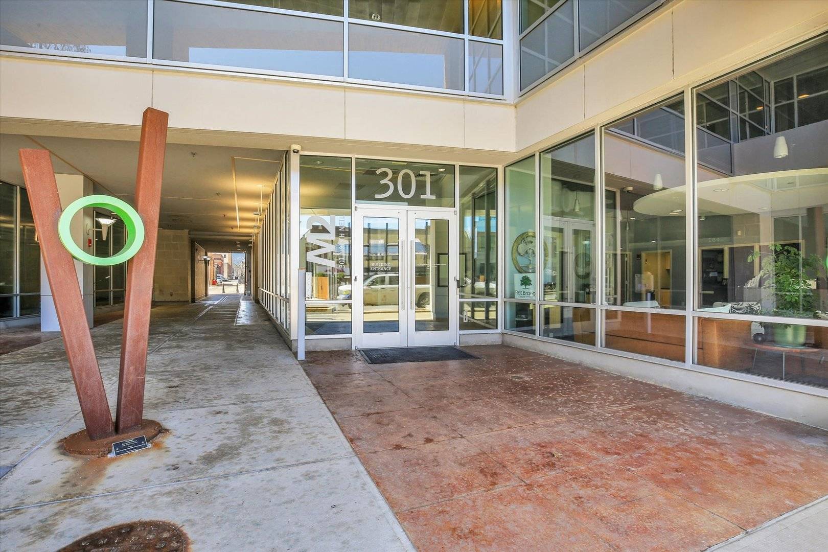 301 N Neil ST #711, Champaign, IL 61820