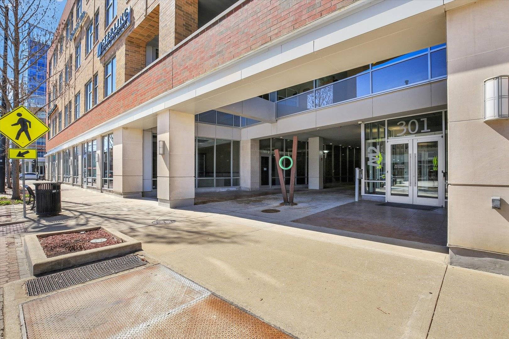 301 N Neil ST #711, Champaign, IL 61820