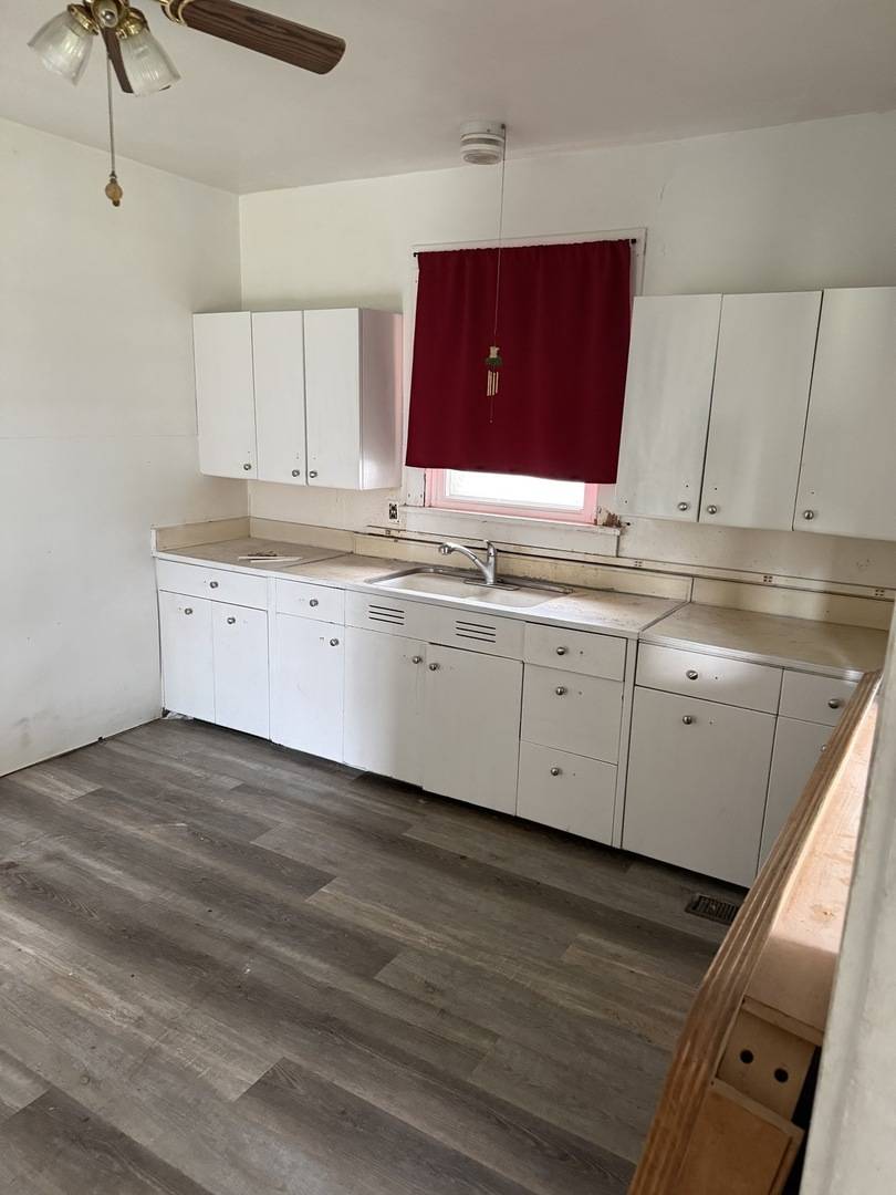 105 W Columbus ST, Sibley, IL 61773