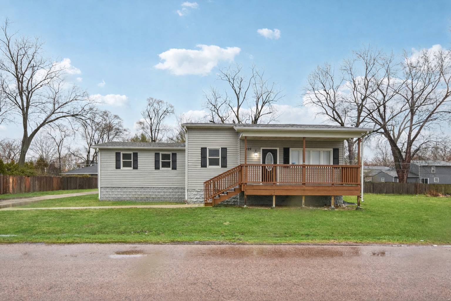 402 Lily LN, Lakemoor, IL 60051