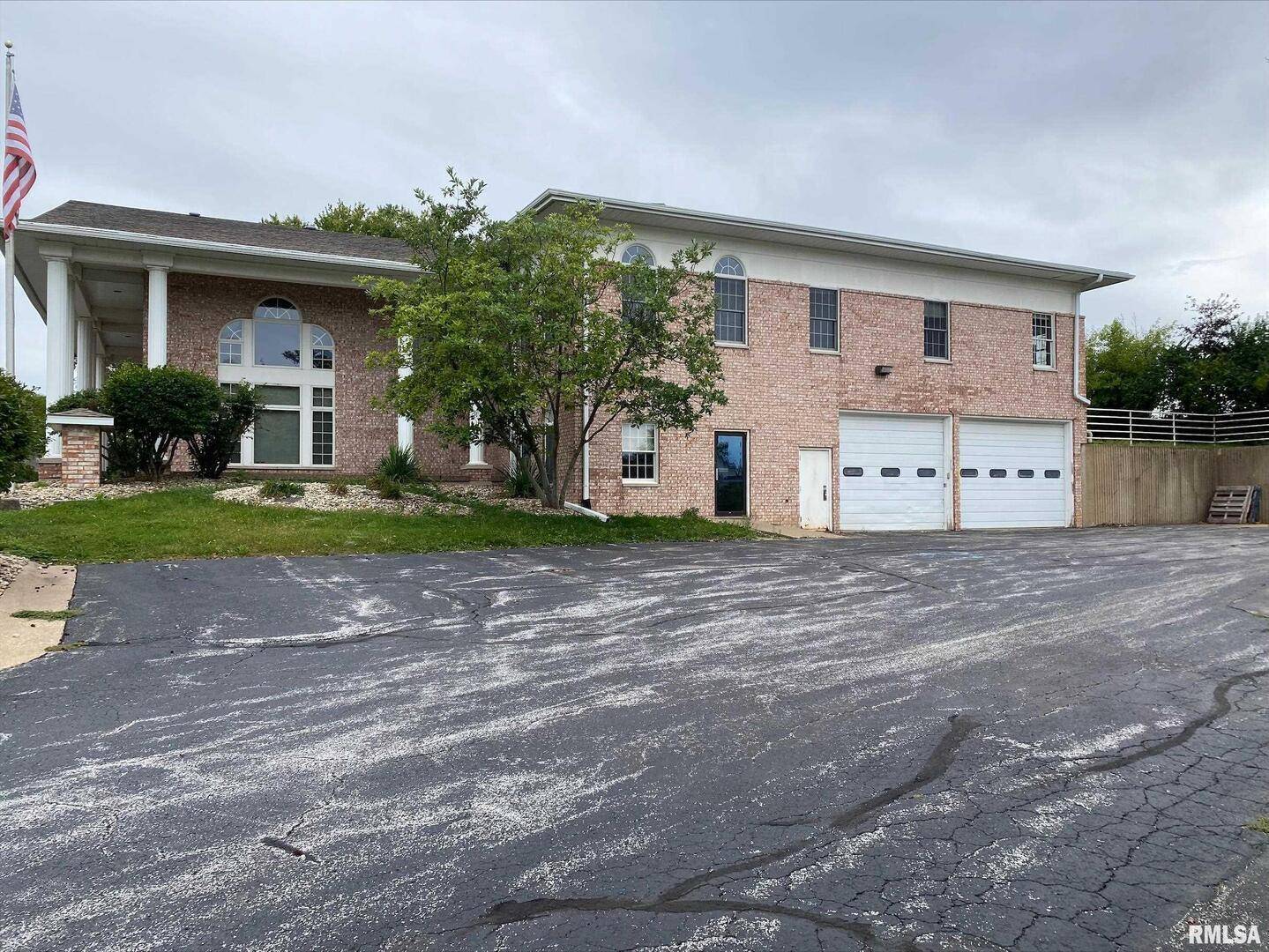 2705 HAPPY JOE DR, Bettendorf, IA 52722