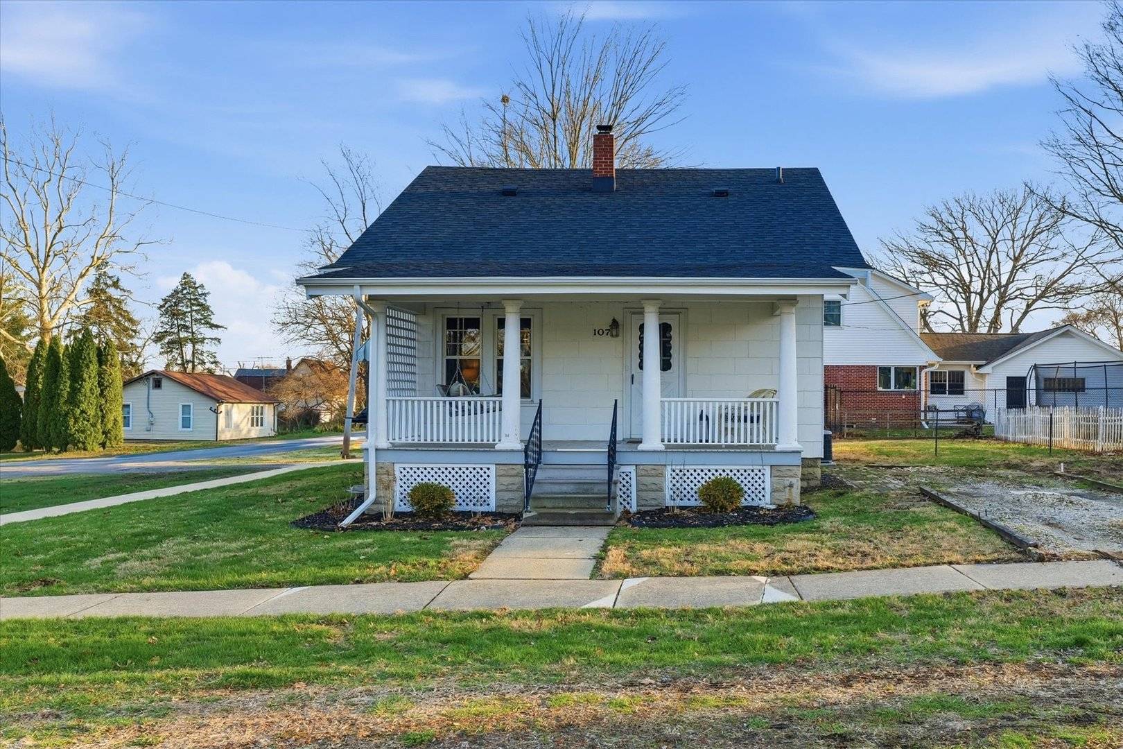 107 E Dunbar ST, Mahomet, IL 61853