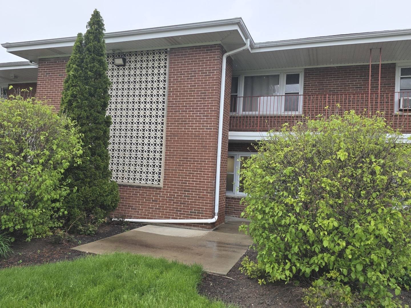 1105 Holiday LN #6, Des Plaines, IL 60016