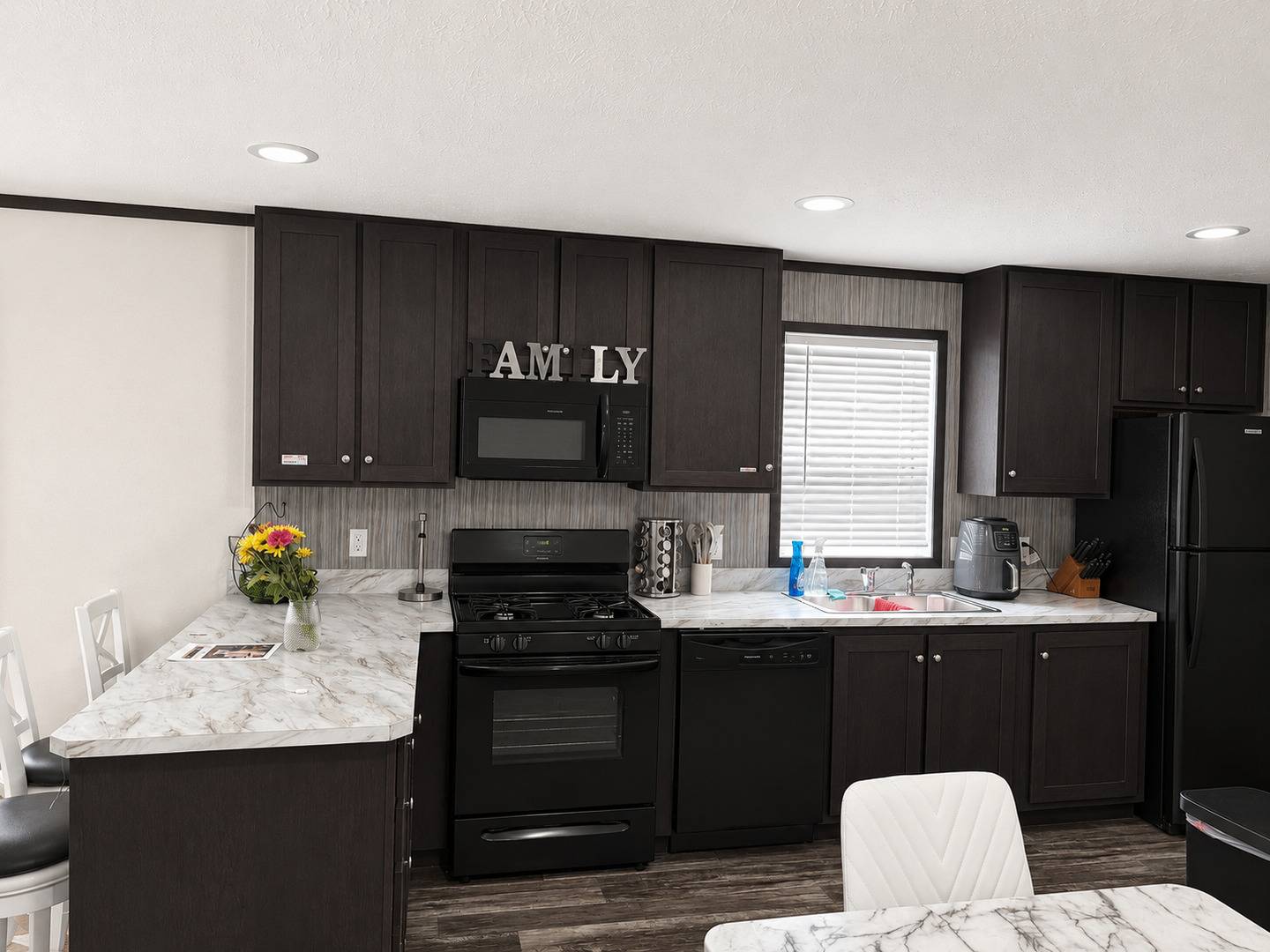 1014 NW Alma CIR, Round Lake, IL 60073