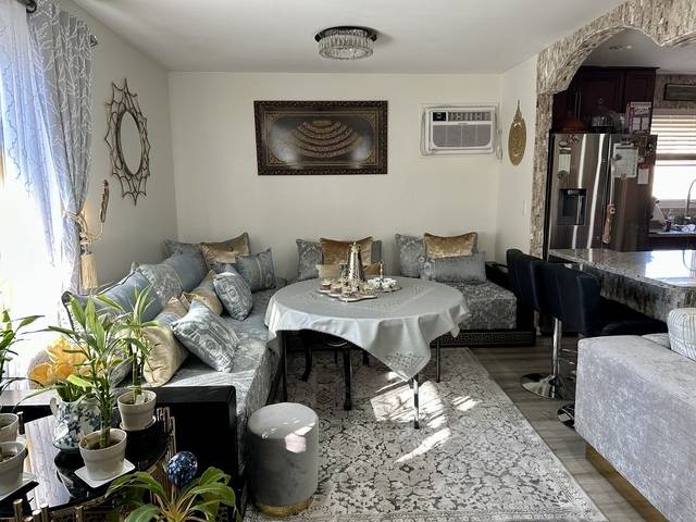 7008 Oconnell DR #201, Chicago Ridge, IL 60415