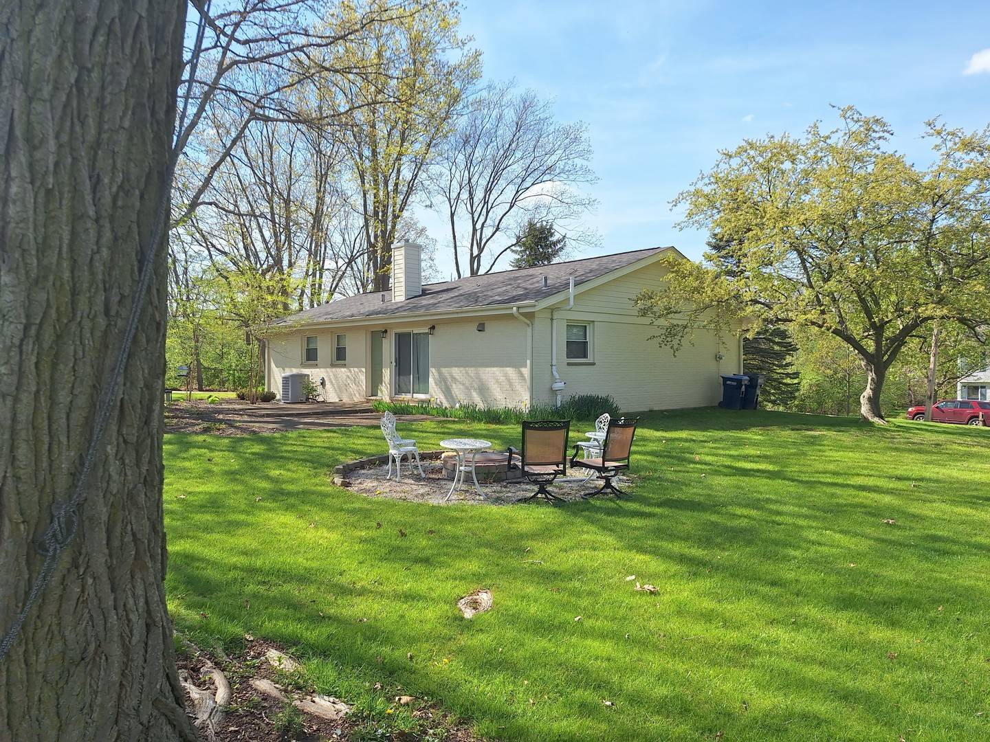 227 Juneway TER, Lake Bluff, IL 60044