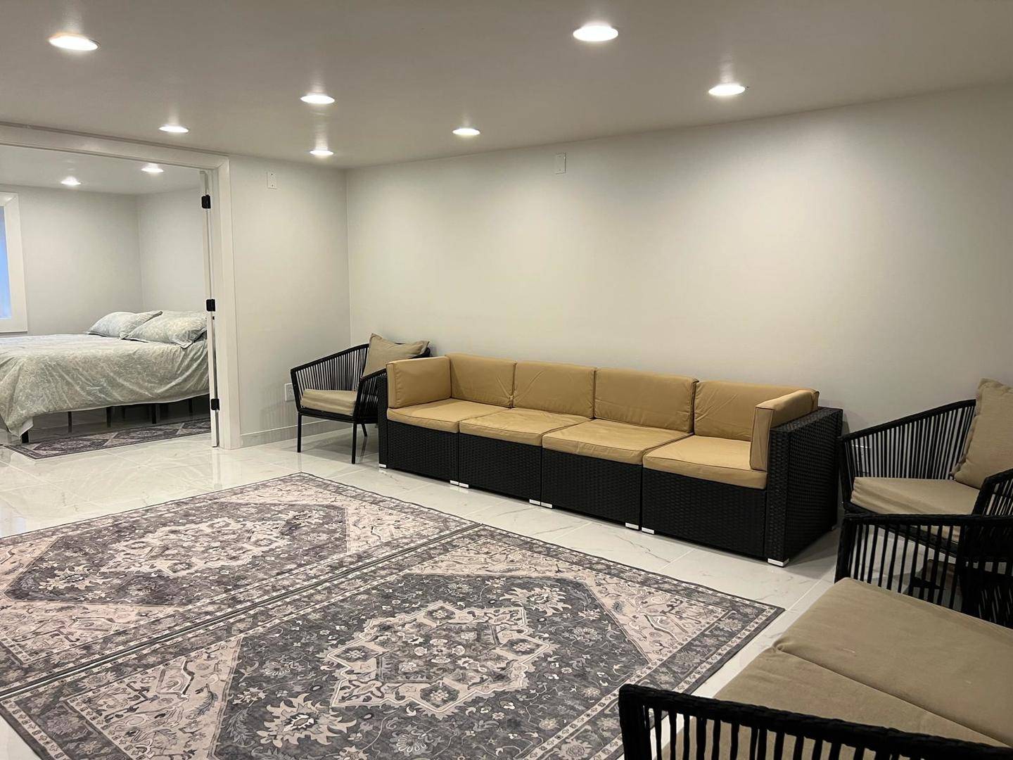 227 Juneway TER, Lake Bluff, IL 60044