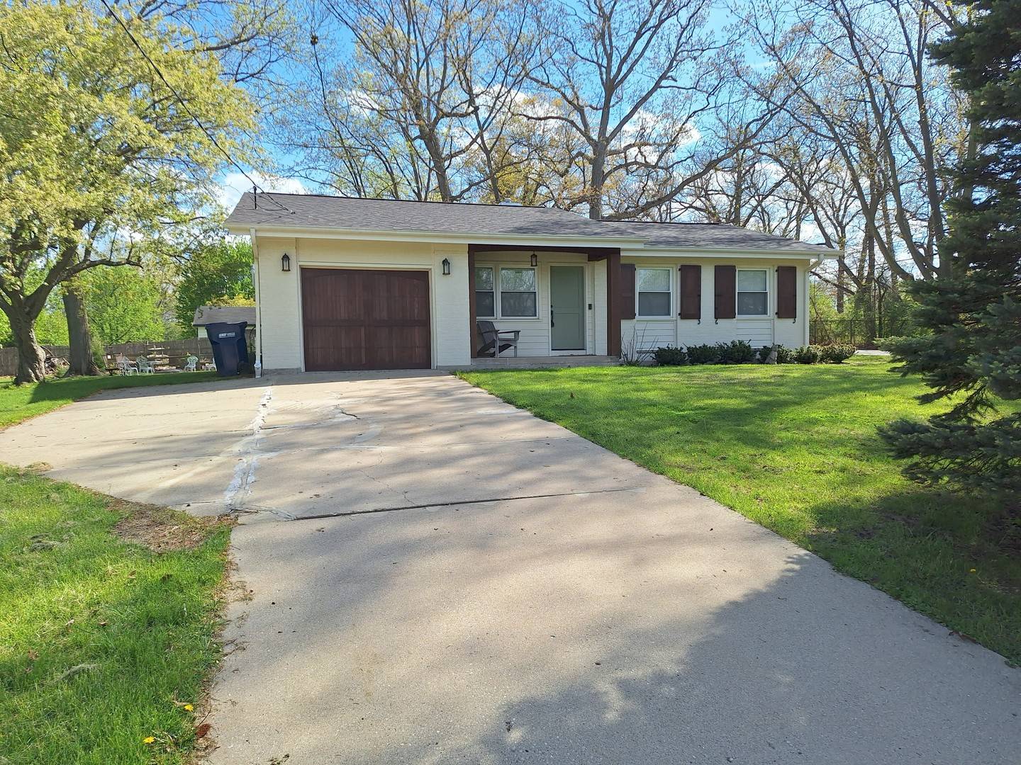 227 Juneway TER, Lake Bluff, IL 60044