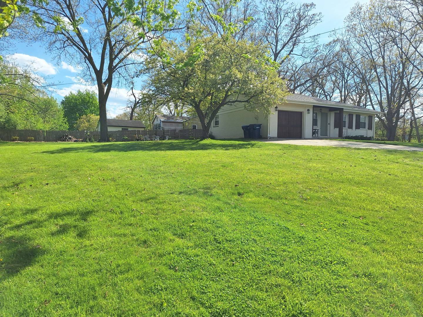 227 Juneway TER, Lake Bluff, IL 60044