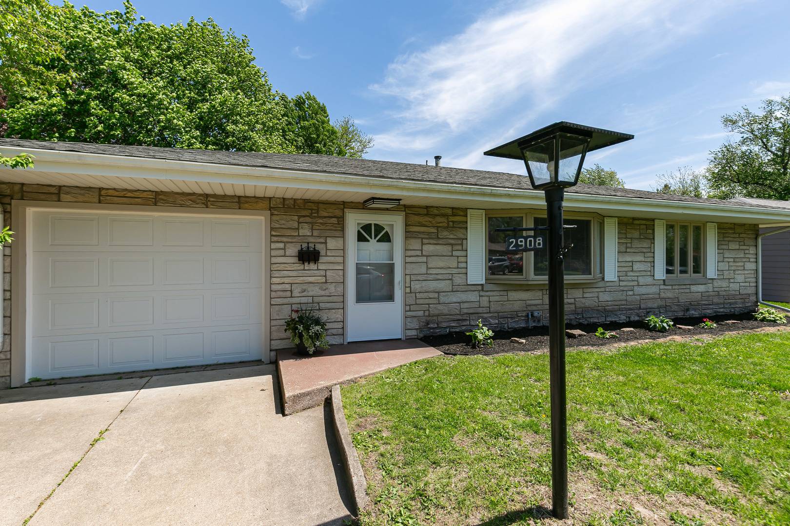 2908 26th ST, Moline, IL 61265