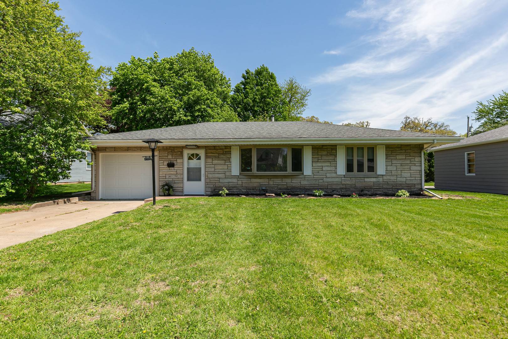 2908 26th ST, Moline, IL 61265