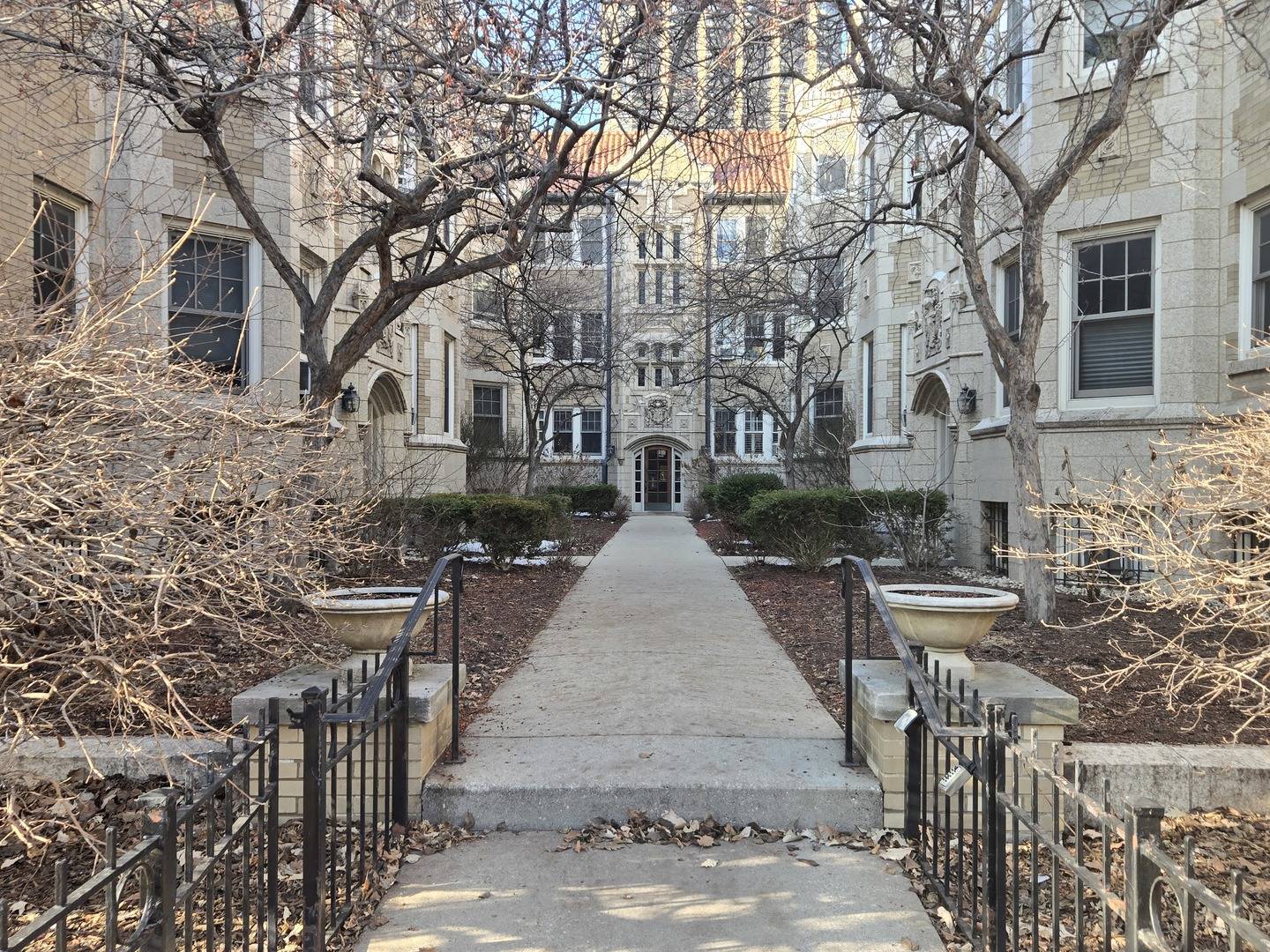 548 W Brompton AVE #1E, Chicago, IL 60657