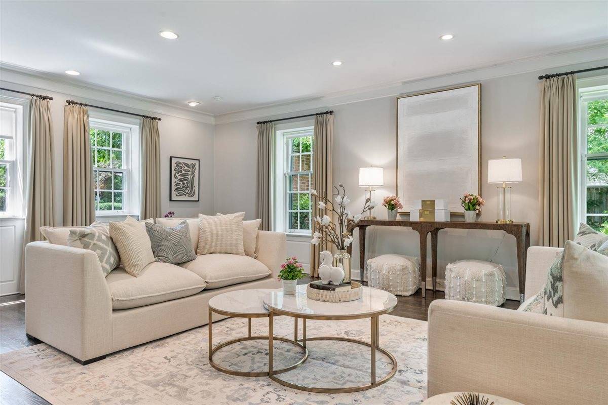 62 Woodley RD, Winnetka, IL 60093