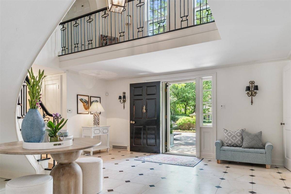62 Woodley RD, Winnetka, IL 60093