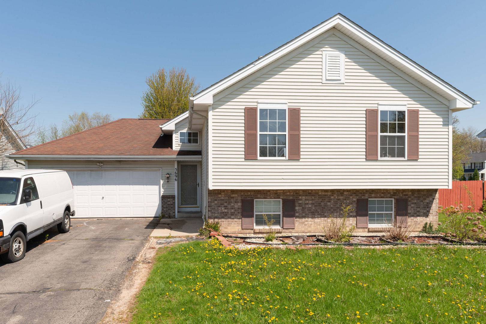 5696 Heidi DR, Rockford, IL 61109