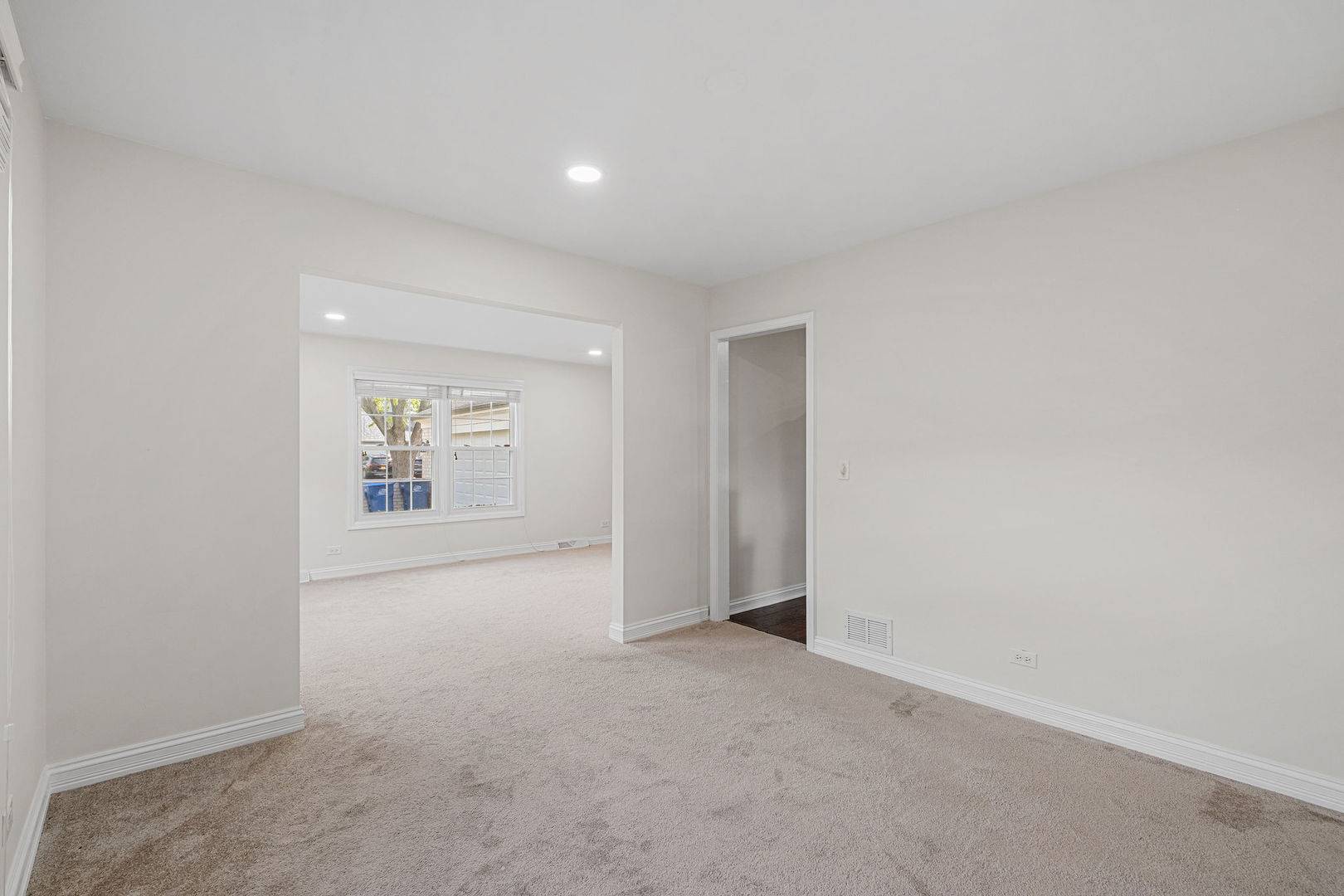 1115 Antique LN, Northbrook, IL 60062