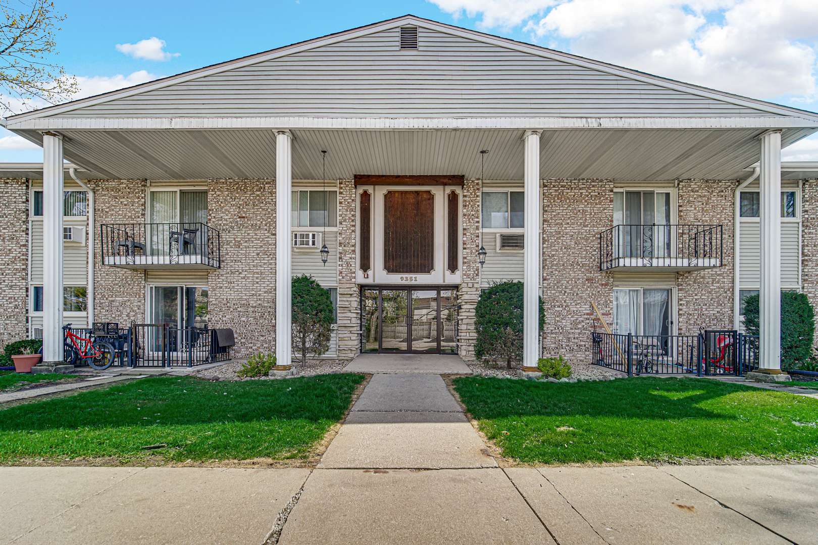 9351 LADYBIRD LN #1D, Des Plaines, IL 60016