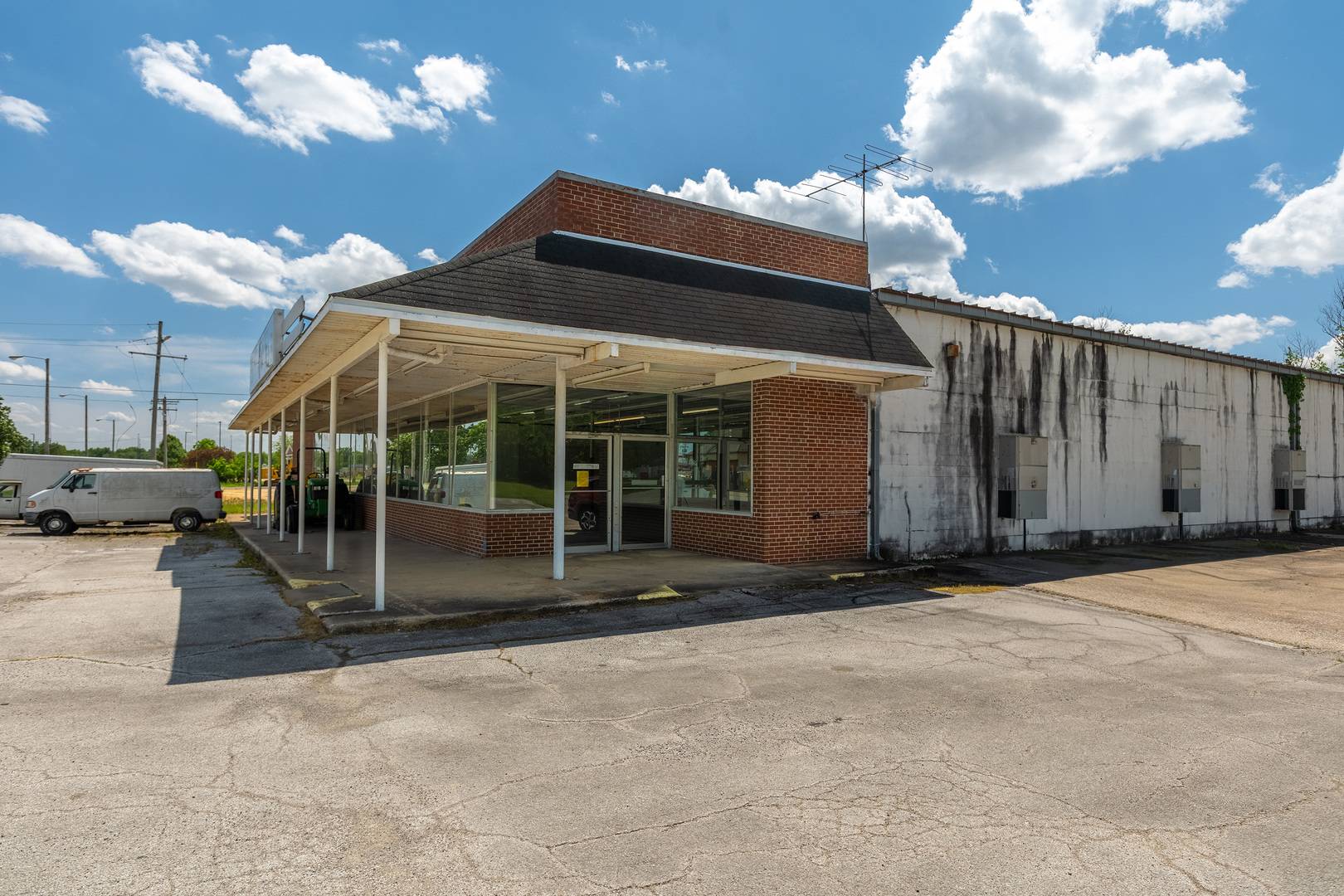 745B Sunset AVE, Duquoin, IL 62832