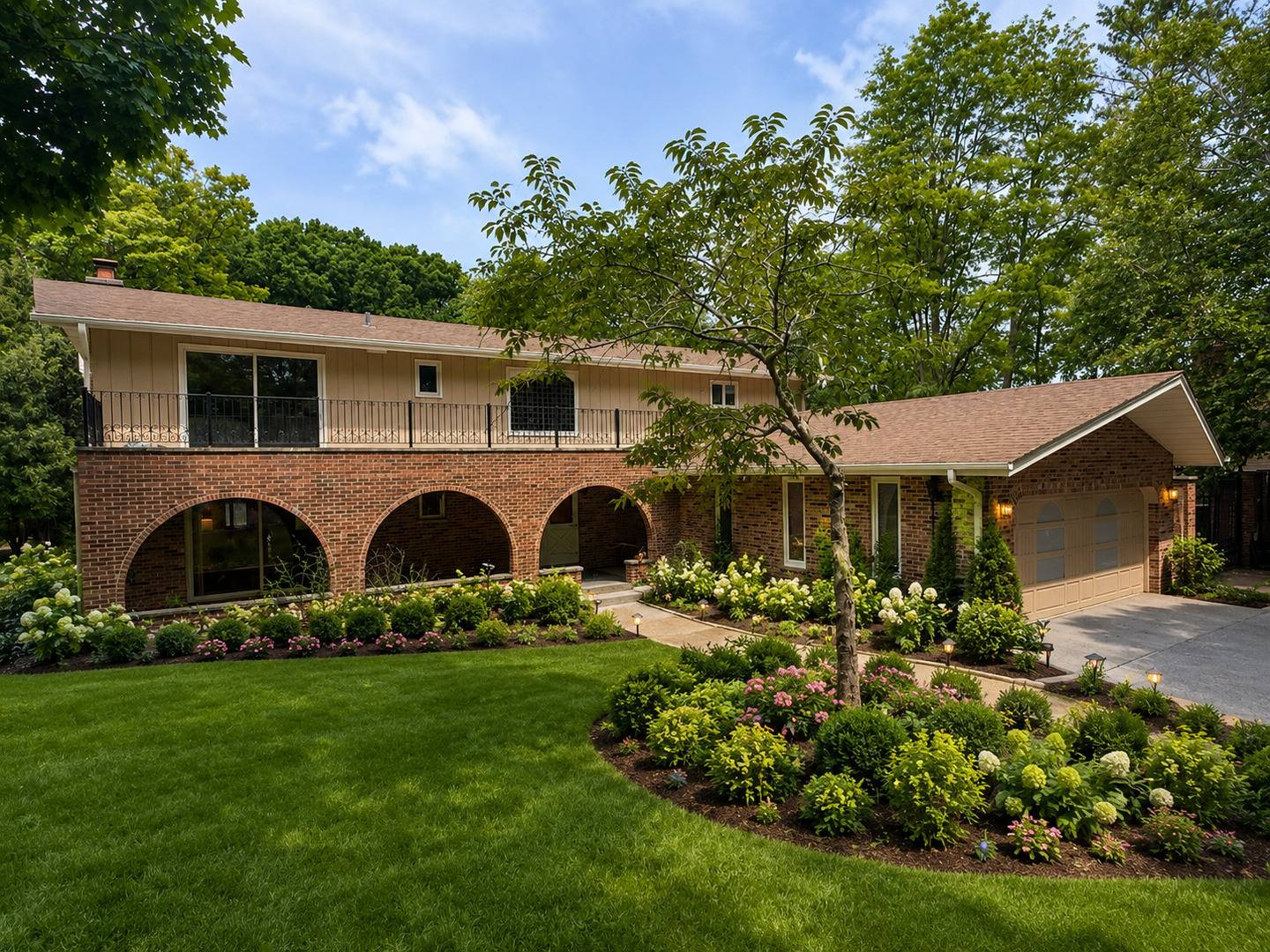 188 N BLOOMINGDALE RD, Bloomingdale, IL 60108