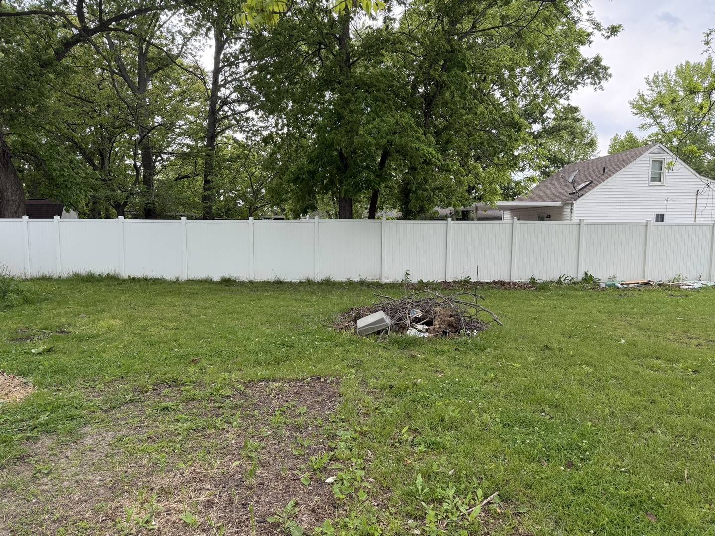 219 E Williams ST, Salem, IL 62881