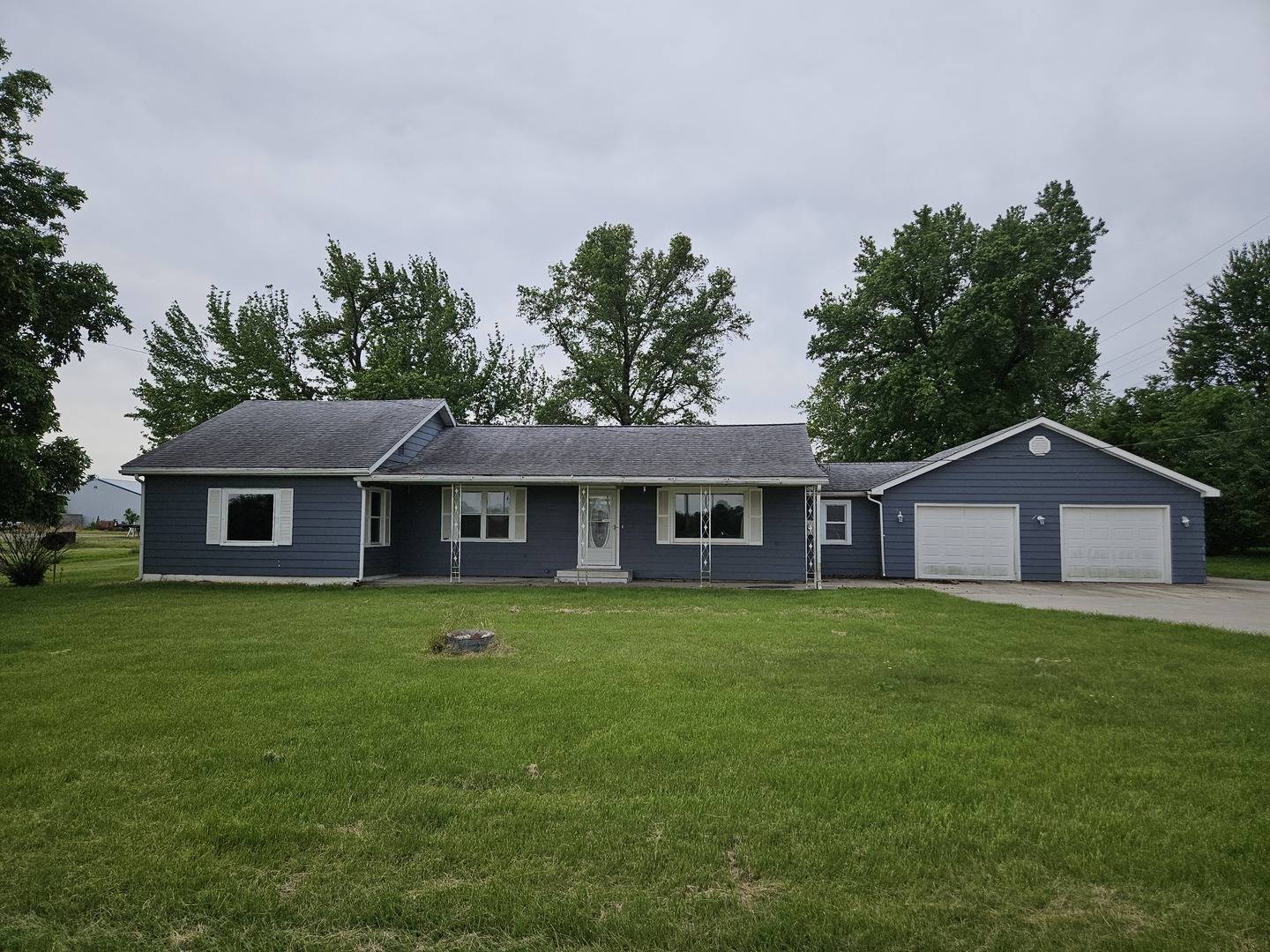 418 S 1st ST, Clay City, IL 62824