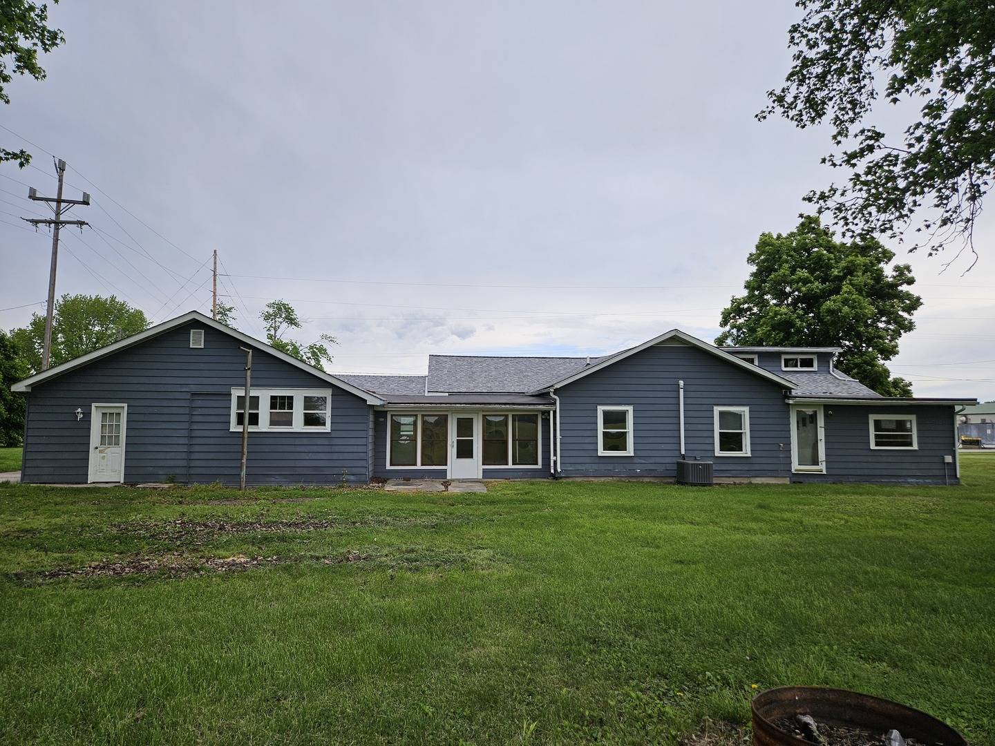 418 S 1st ST, Clay City, IL 62824