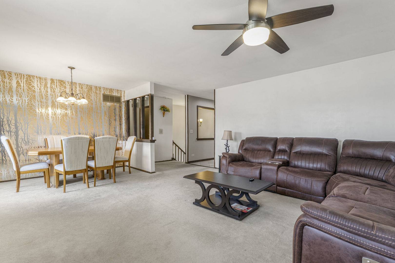 119 Garland CT, Glendale Heights, IL 60139