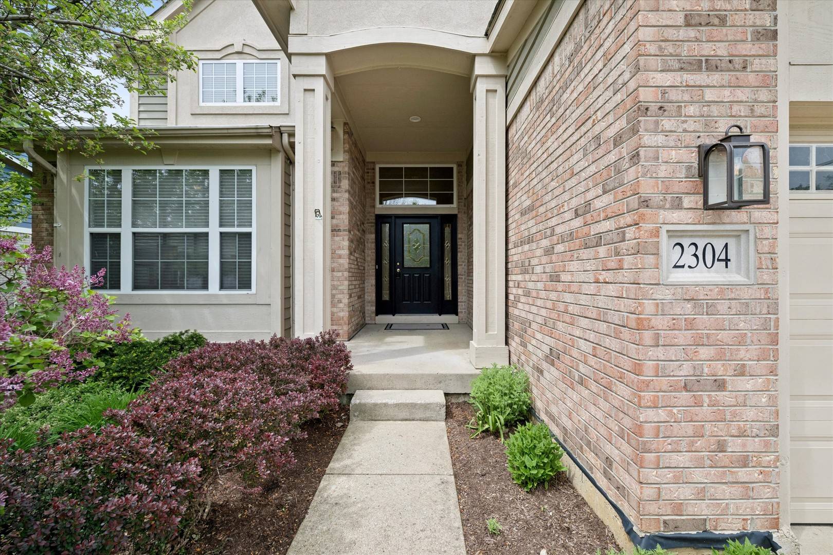 2304 Sarazen DR, Vernon Hills, IL 60061