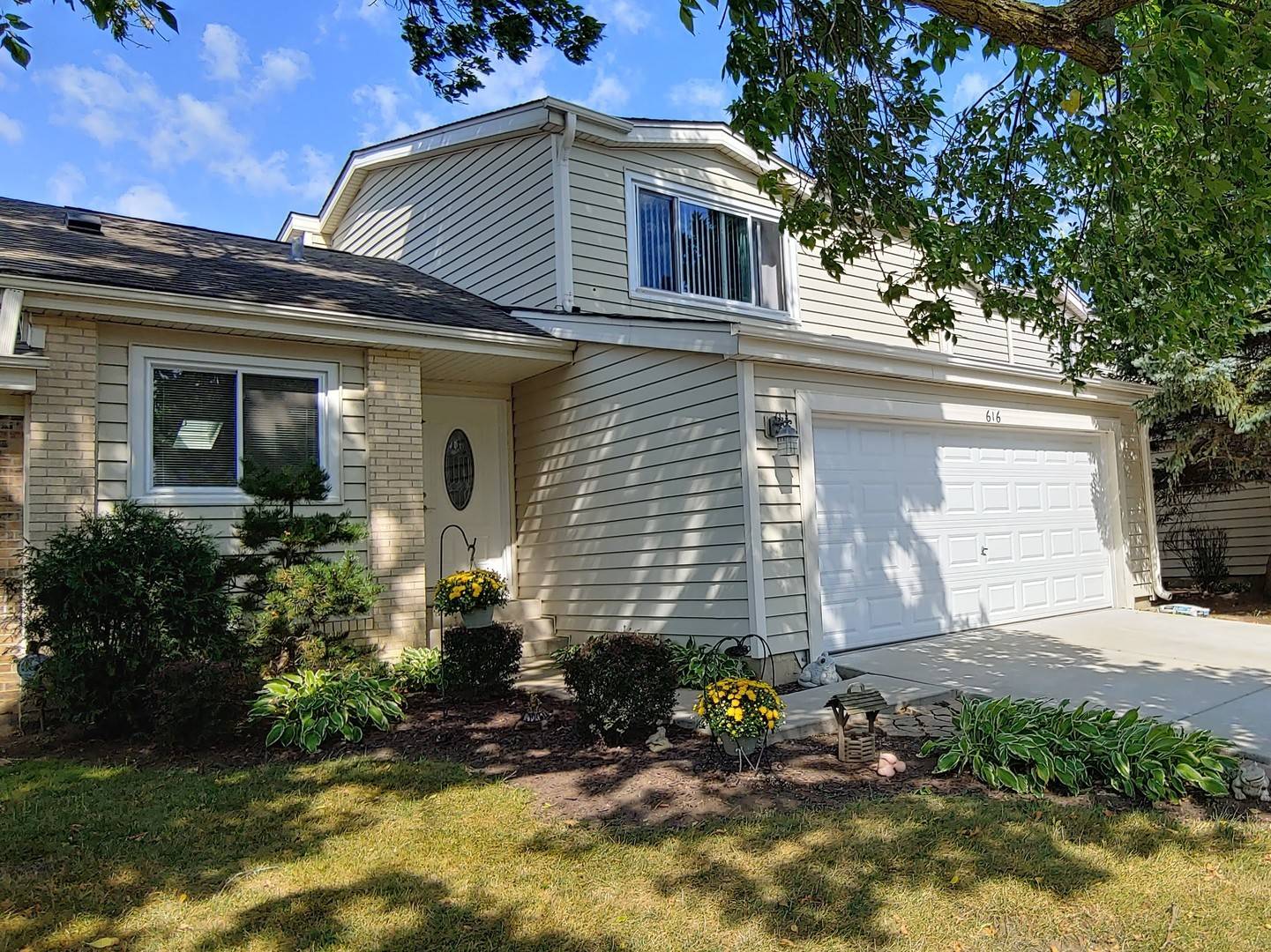616 Claridge CIR, Hoffman Estates, IL 60169