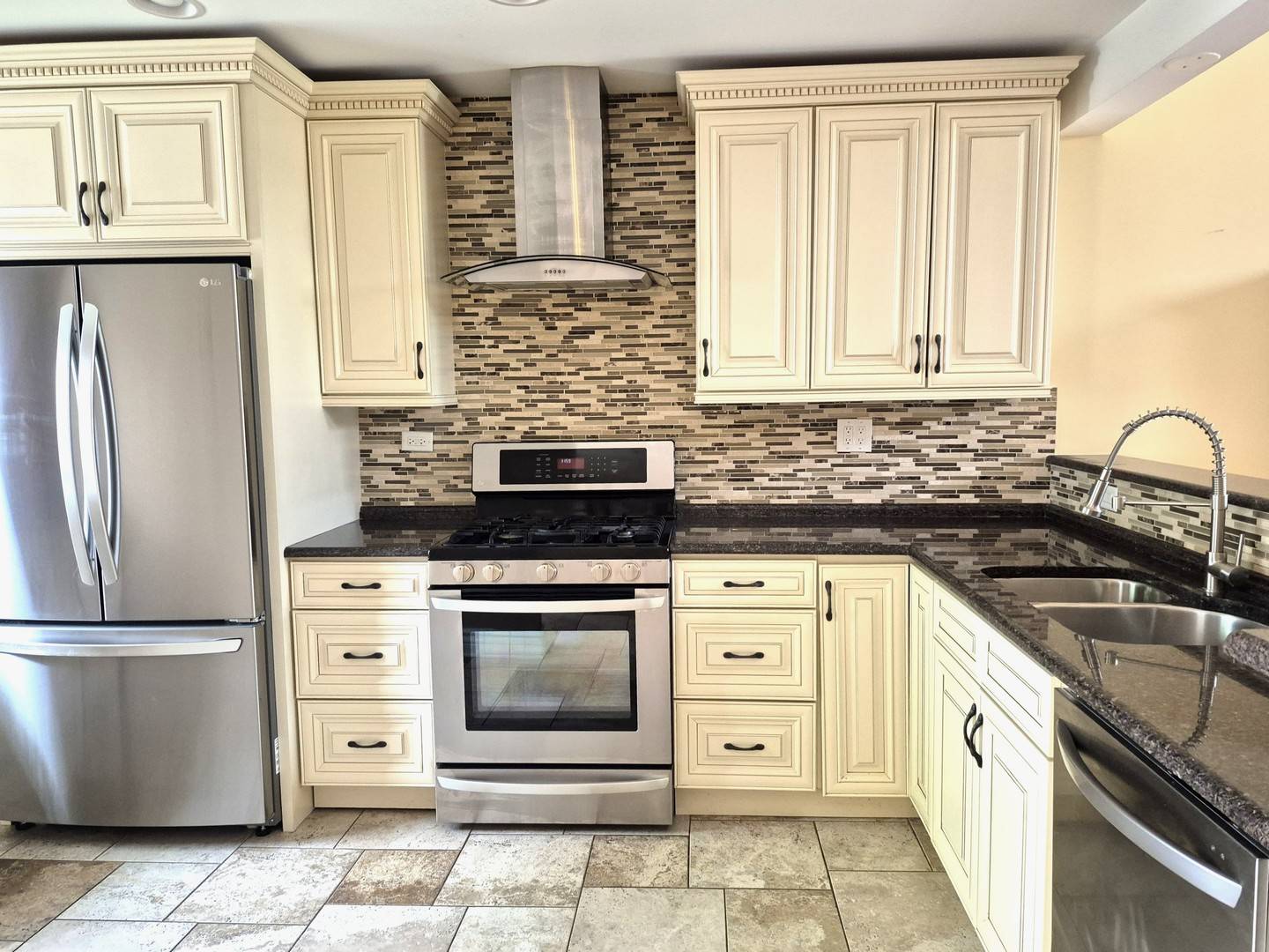 616 Claridge CIR, Hoffman Estates, IL 60169